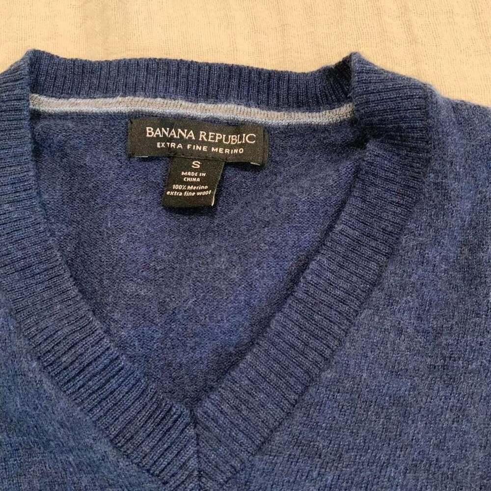 Banana Republic Extra Fine Merino Wool V-Neck Sweater Navy Small